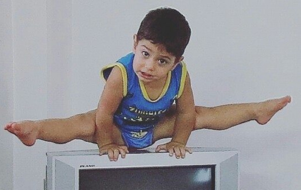 2 yaşlı gimnast