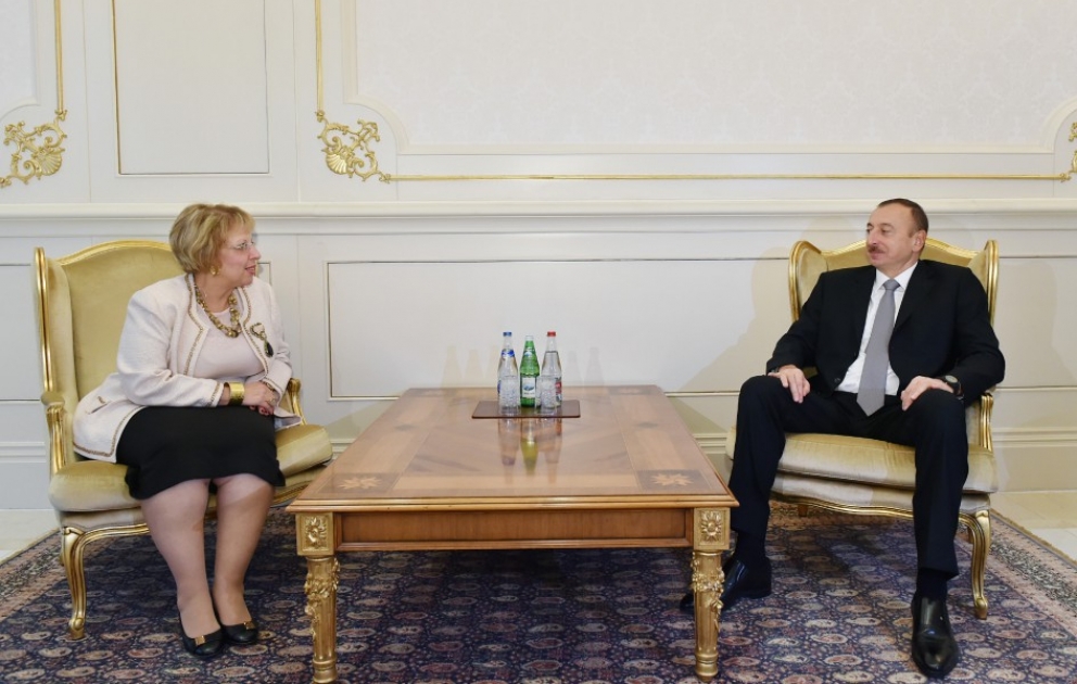 Prezident İlham Əliyev Misirin Azərbaycanda yeni təyin olunmuş səfirinin etimadnaməsini qəbul edib
