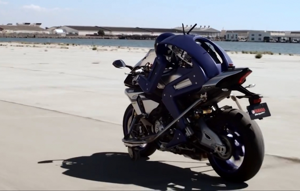 Japanese invent a robot that rides bicycle