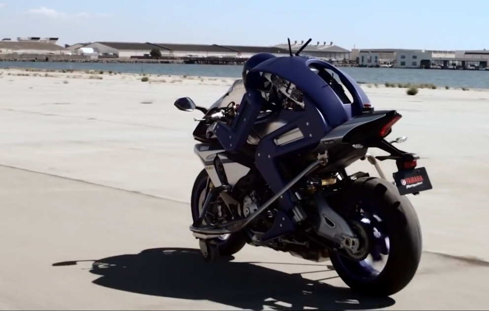 Les Japonais dévoile ce robot qui est capable de conduire une moto