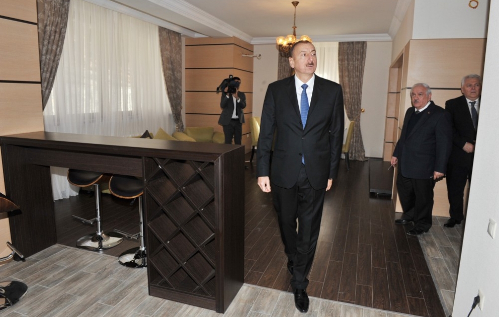 Le président Ilham Aliyev s'est familiarisé avec l'avancement des travaux au sanatorium Markhal