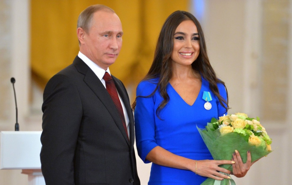 Le président russe Vladimir Poutine a remis la Médaille Pouchkine à Leyla Aliyeva