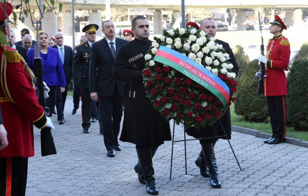 President Ilham Aliyev visited the Heroes Memorial in Tbilisi