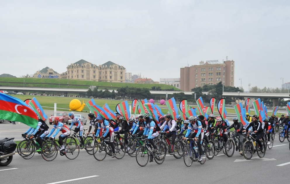 Baku hosts annual bike tour “Our flag – source of pride!”