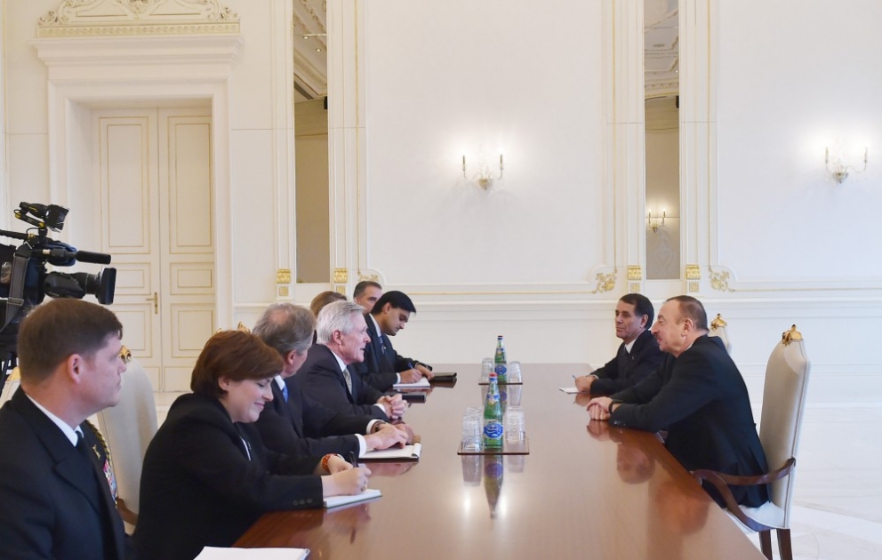Le président azerbaïdjanais reçoit une délégation menée par le secrétaire d’Etat américain à la Marine