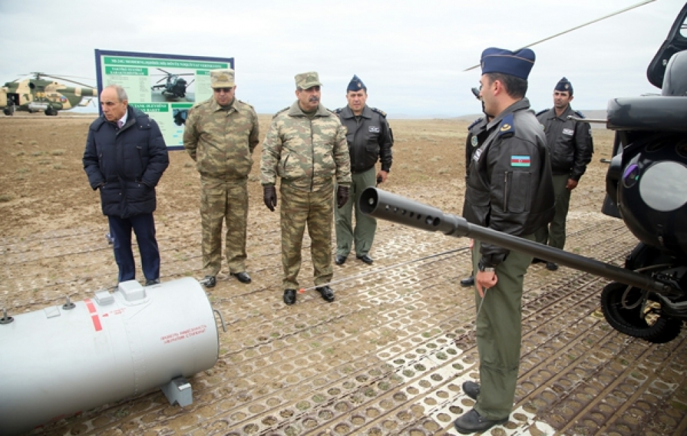 Döyüş helikopterlərinin uçuş-taktiki təlimləri keçirilib