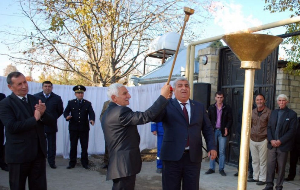 Yuxarı Sarıcalı kəndinə təbii qaz verilib