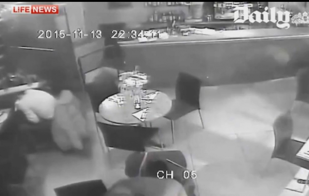 Видео из парижского кафе, где произошла перестрелка
