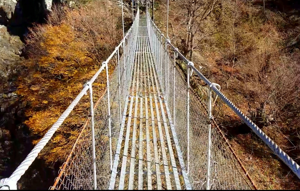 Je me suıs promené à travers l’Azerbaïdjan: Lahidj, pont suspendu