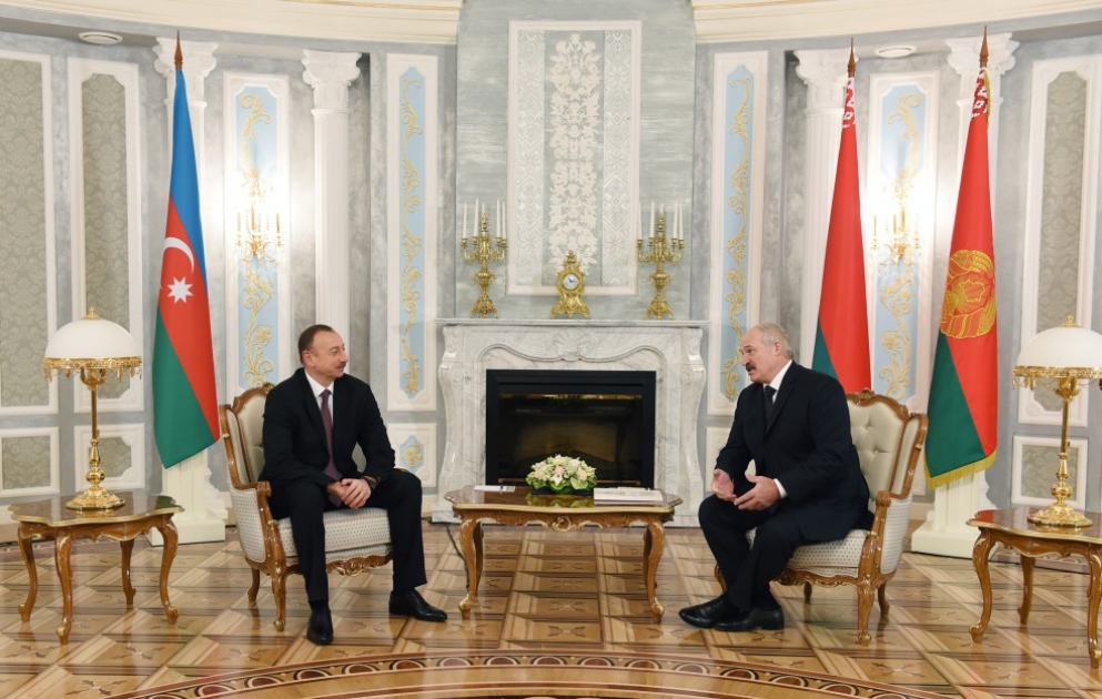 Entretien en tête à tête des présidents azerbaïdjanais et biélorusse