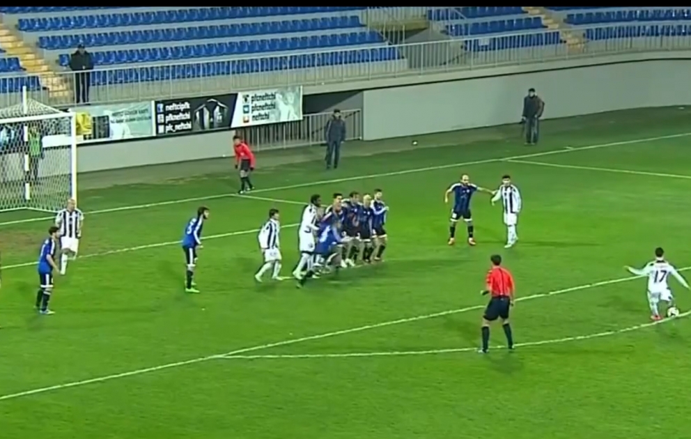 But sublime de Rahman Hadjiyev (le Neftchi) contre le FK Qarabag
