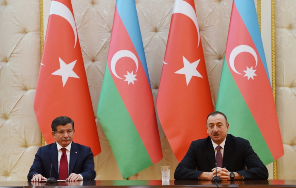 Prezident İlham Əliyev və Baş nazir Əhməd Davudoğlu mətbuata bəyanatlarla çıxış ediblər