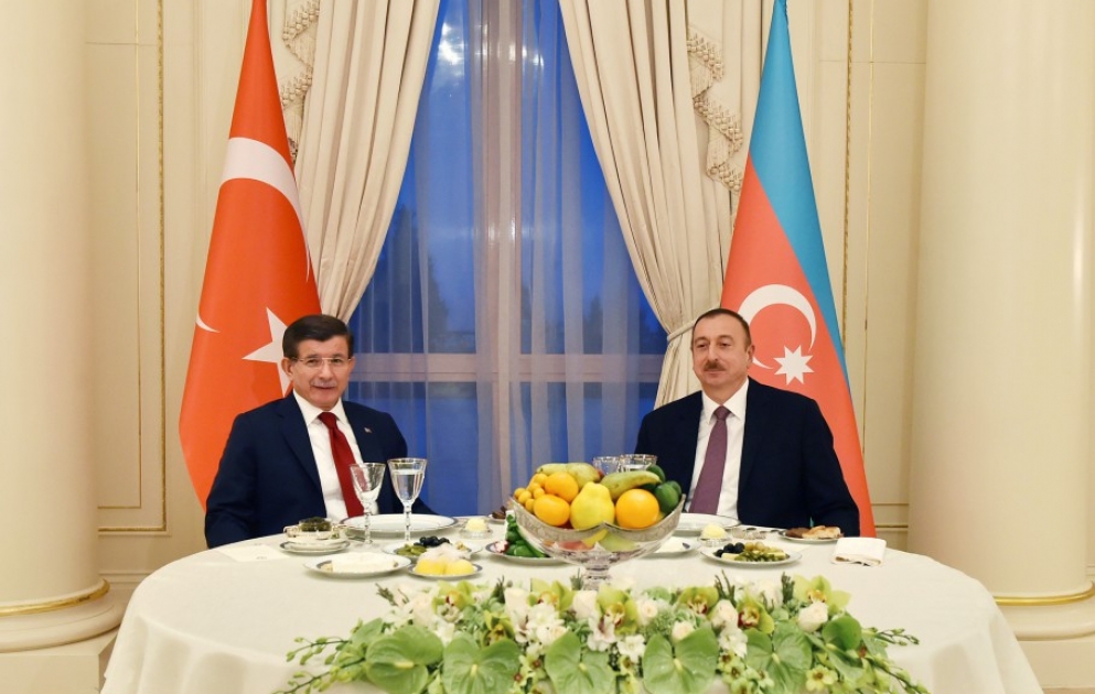 Gastmahl zu Ehren des türkischen Premierministers Ahmet Davutoglu