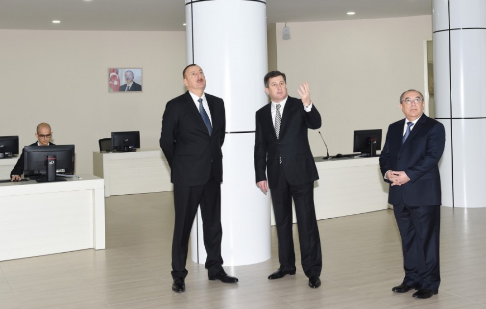 Präsident Ilham Aliyev nimmt an der Eröffnung eines neuen Zentrums des Staatlichen Komitees für Eigentumsfragen teil