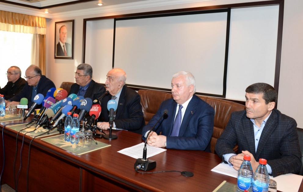 Hazırda əsas vəzifə itkin düşən insanları axtarıb tapmaq və yanğını söndürməkdir