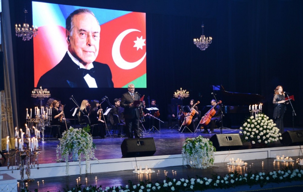 Ümummilli lider Heydər Əliyevin anım mərasimi keçirilib