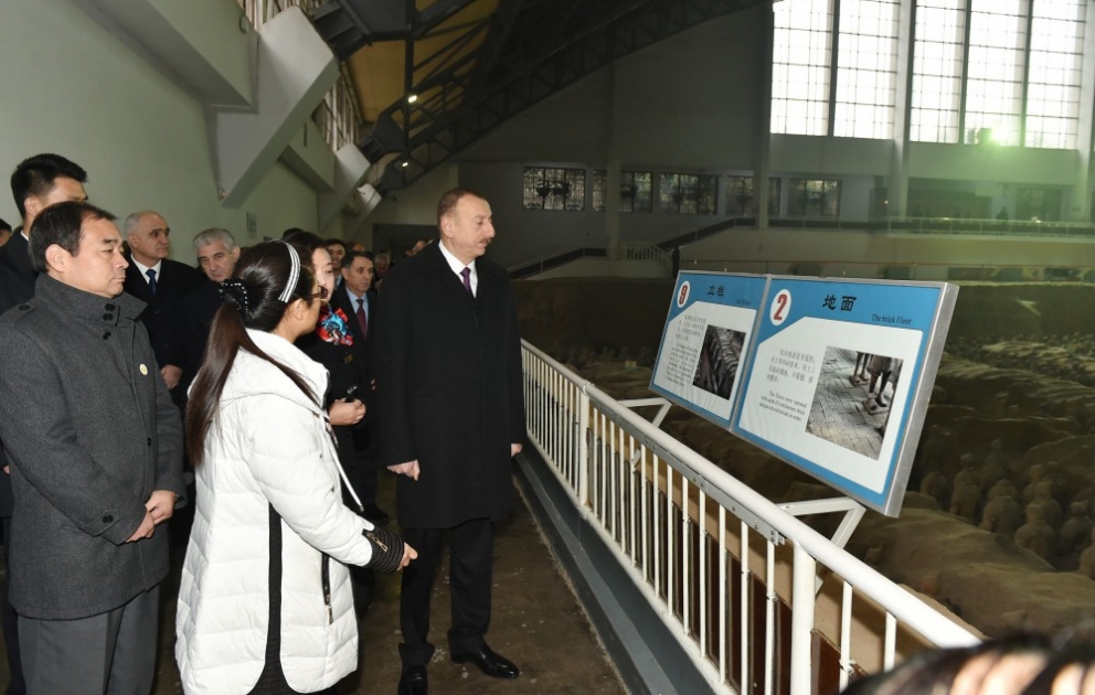 Präsident Ilham Aliyev besucht im chinesischen Xi'an Terrakottaarmee Museum
