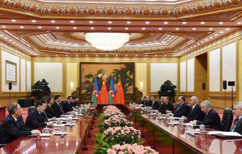 Treffen des aserbaidschanischen Präsidenten mit dem Vorsitzenden der Volksrepublik China im erweiterten Format