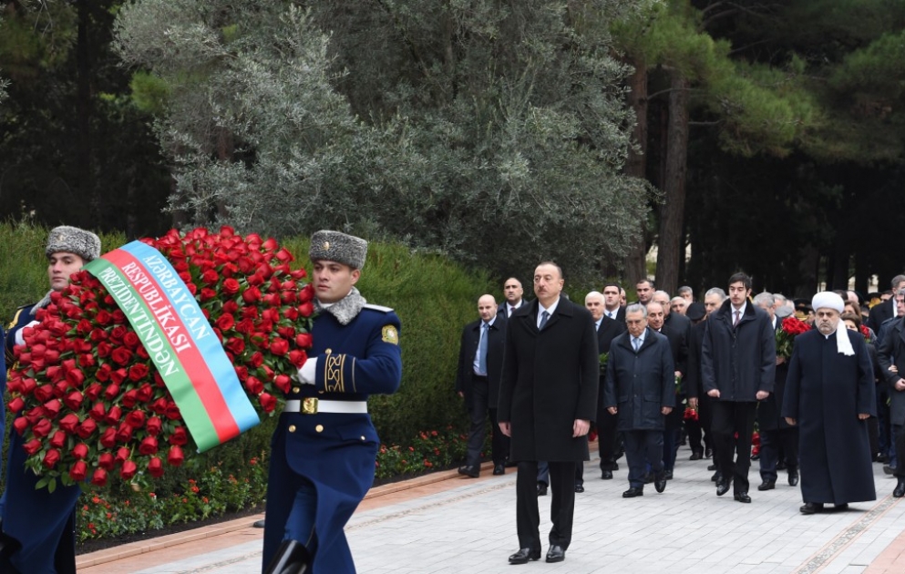 Azərbaycan Prezidenti İlham Əliyev ümummilli lider Heydər Əliyevin məzarını ziyarət edib