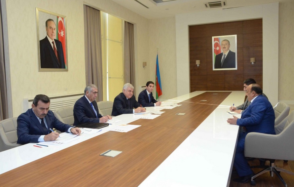 Nəqliyyat naziri Xızıda vətəndaşların müraciətlərini dinləyib