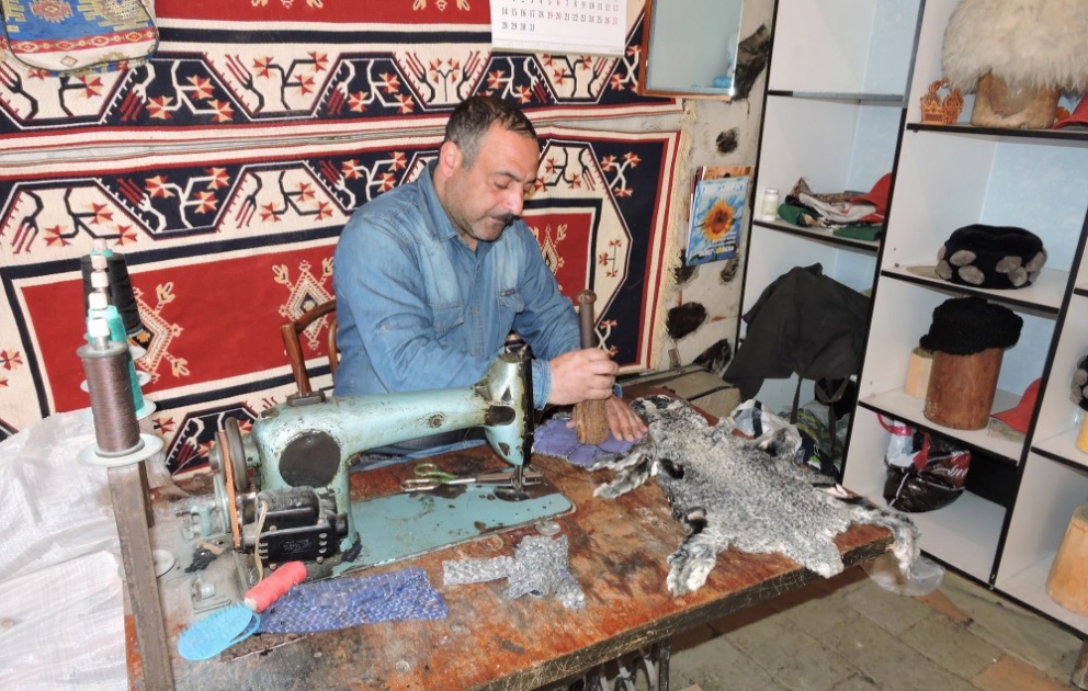 23 ildir Şəkidə papaqçılıq sənətini yaşadan sənətkar
