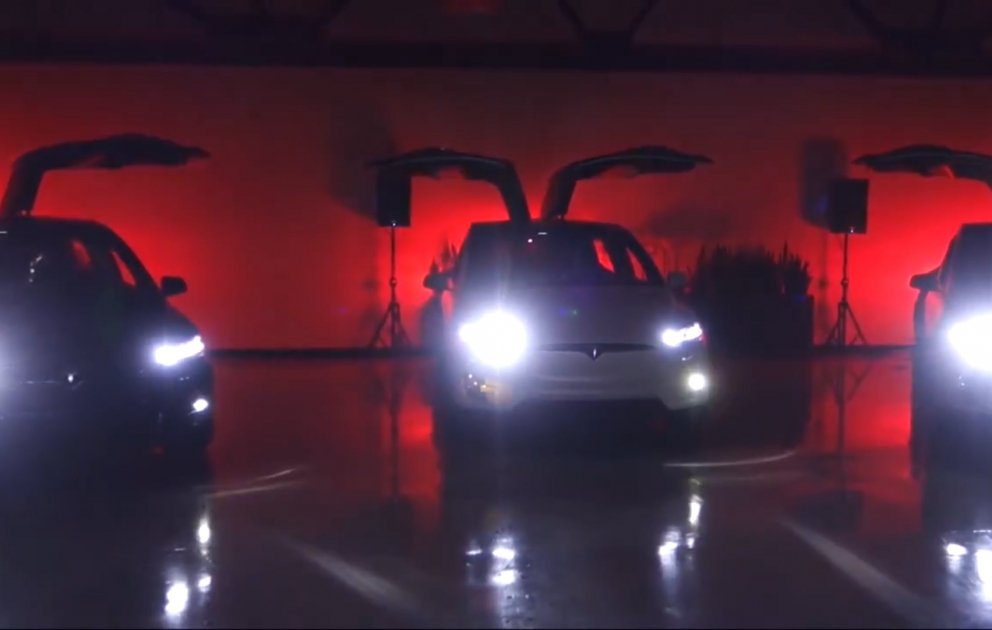 Рождественское шоу с участием автомобилей Tesla