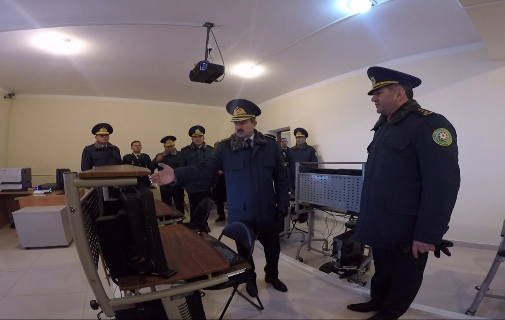 Dövlət Sərhəd Xidmətinin rəisi aviasiya dəstəsinin yeni qarnizon kompleksi ilə tanış olub