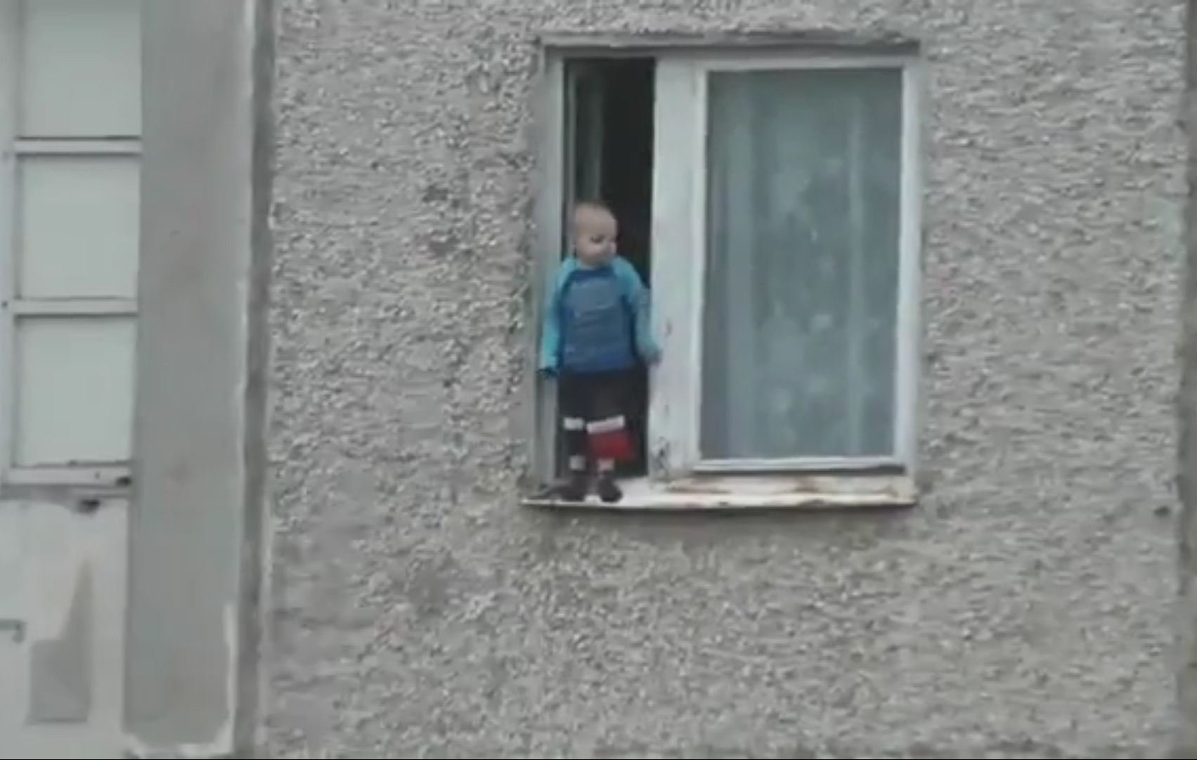 Мем вышел в окно