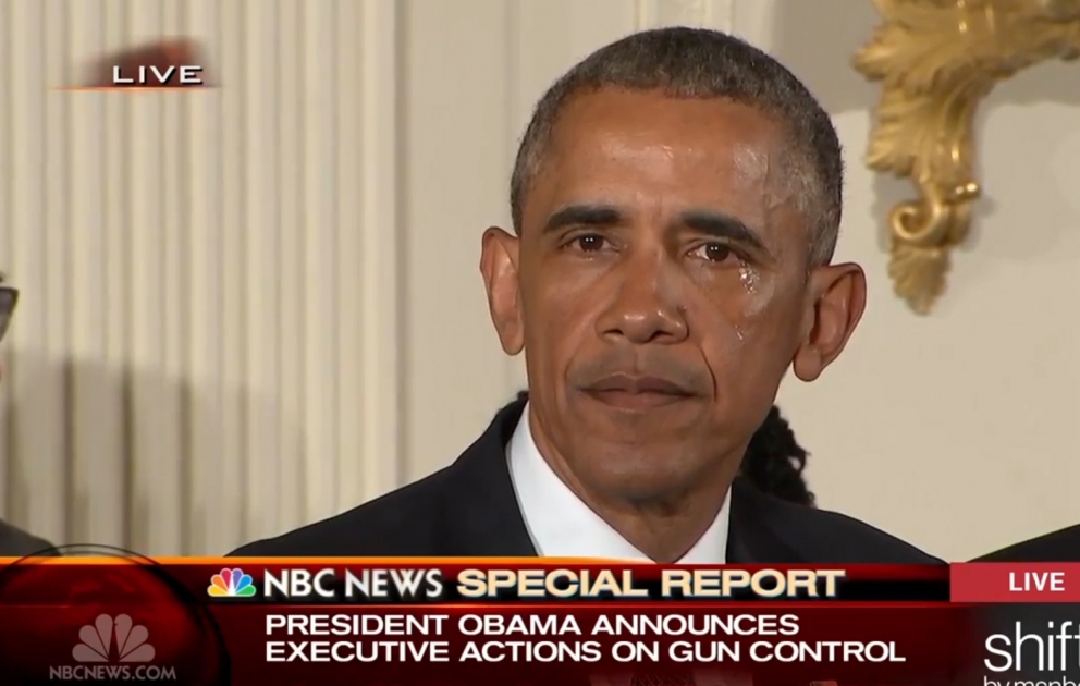 Barak Obama  göz yaşlarını saxlaya bilmədi