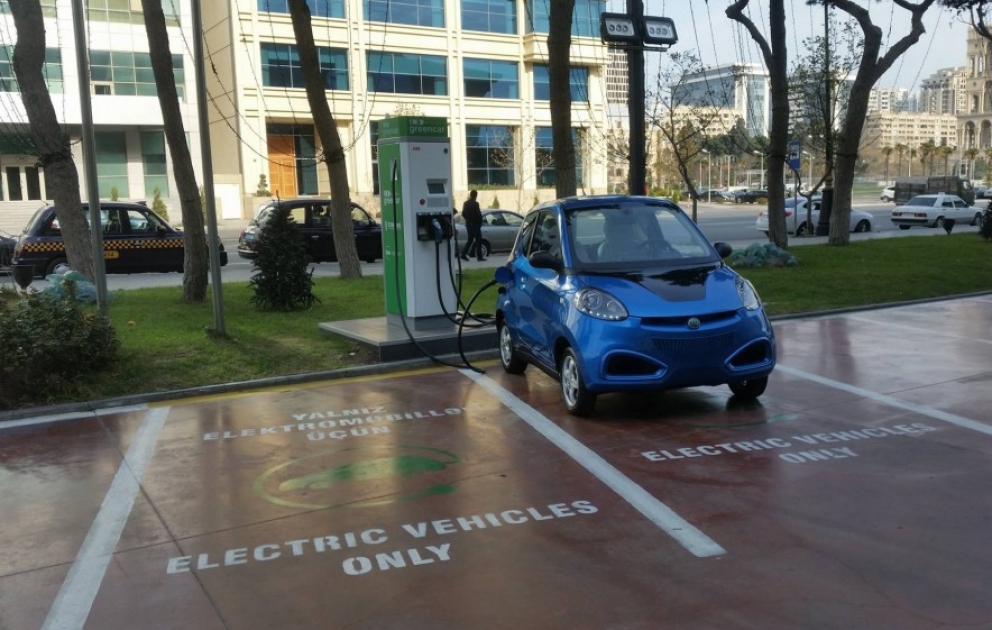 “GreenCar” установил в Баку ещё один энергозаправочный пункт