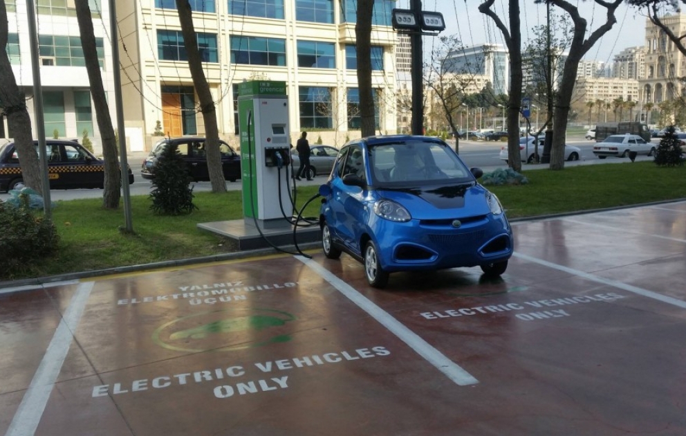 "GreenCar" installiert eine weitere Stromtankstelle in Baku