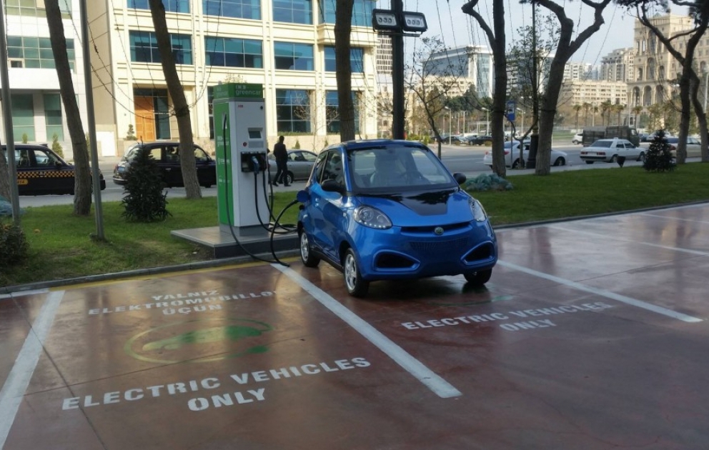 Encore une borne de recharge publique installée à Bakou