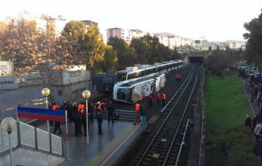 В измирском метро перевернулся один из вагонов поезда