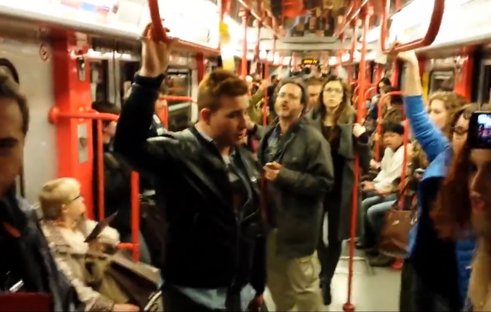 La Scala Opera Teatrının aktyorlarından Milan metrosunda filəşmob