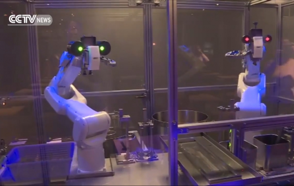 Shanghai: des robots cuisiniers préparent la soupe en 2 minutes