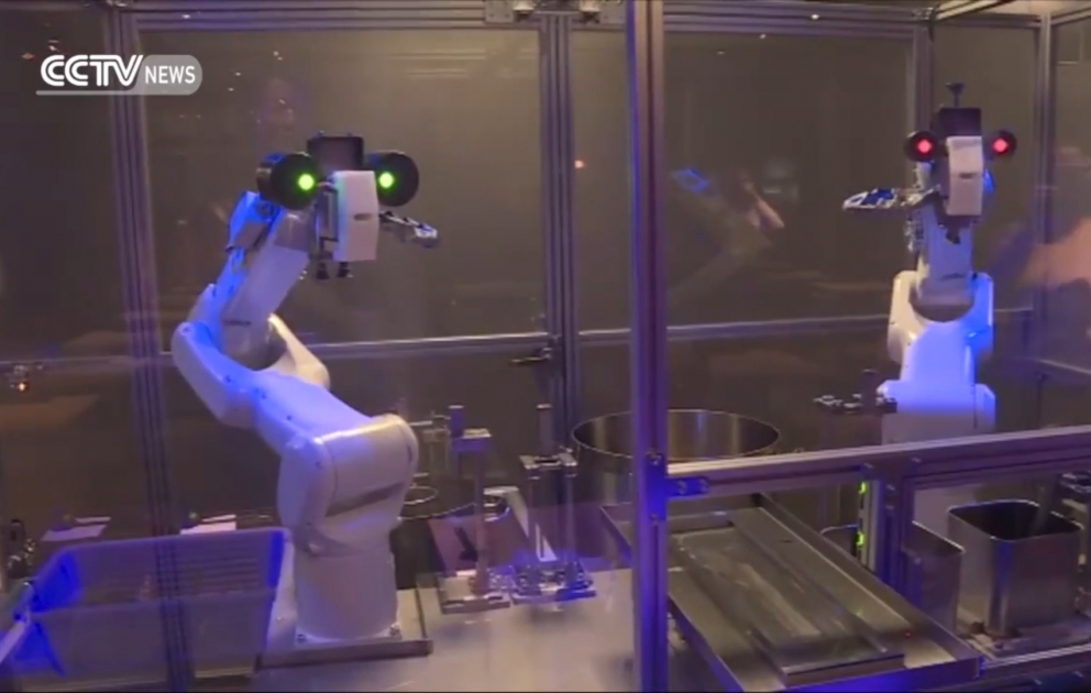 Robots make soup in Shanghai
