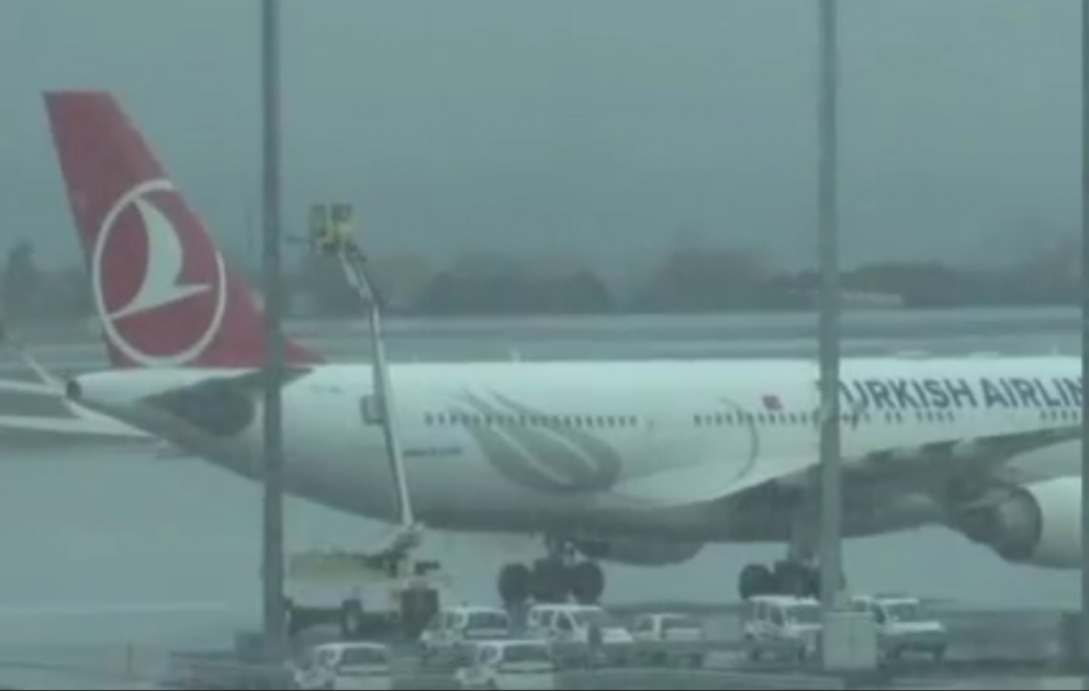 Fırtınalı hava şəraiti ilə əlaqədar Bakı-İstanbul aviareysi təxirə salınıb