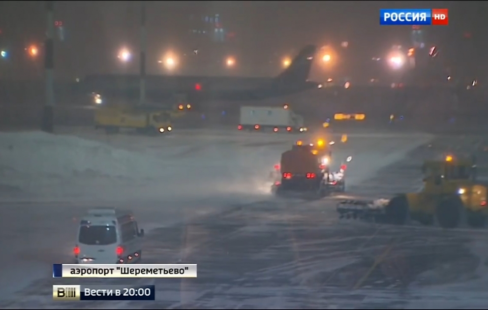 В аэропортах Москвы отменены более 100 рейсов