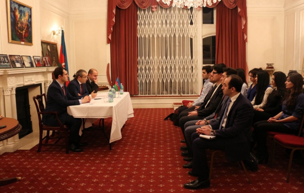 Təhsil naziri Londonda azərbaycanlı tələbələrlə görüşüb