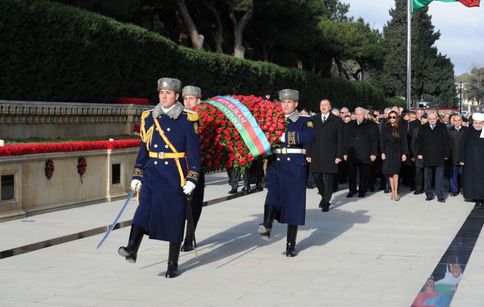 Le président Ilham Aliyev a rendu hommage à la mémoire des victimes
