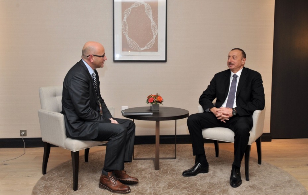 Aserbaidschans Präsident Ilham Aliyev trifft sich mit dem Präsidenten des Unternehmens “Procter and Gamble Europe”