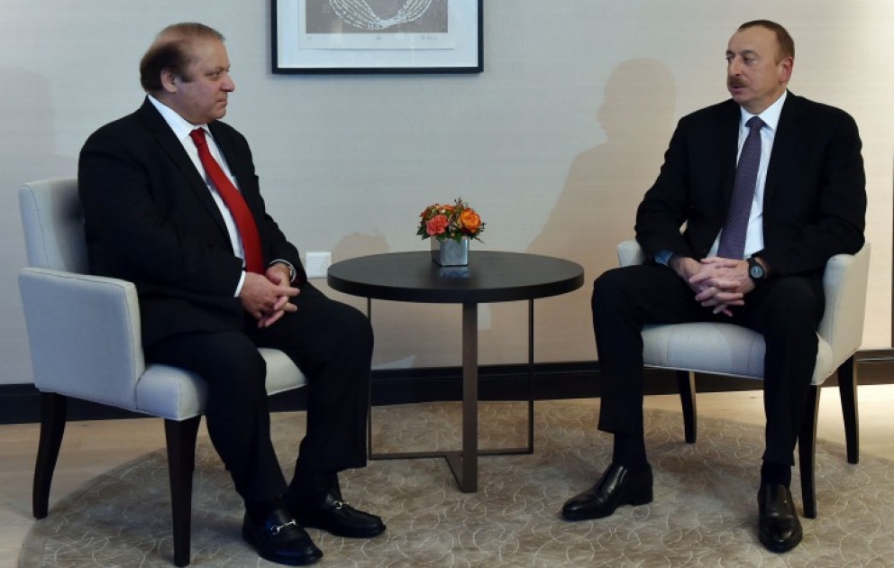 Aserbaidschans Präsident Ilham Aliyev trifft sich mit Premierminister von Pakistan