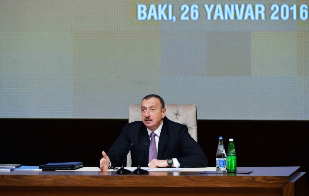 Prezident İlham Əliyev: Məmurların özləri, ailə üzvləri xalqla bir yerdə olmalıdırlar, yekəxanalıq göstərməməlidirlər