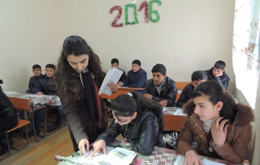 Ağcabədidə müəllim işləyən bakılı qız