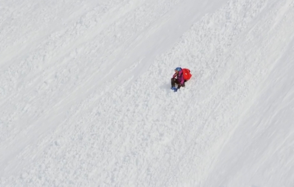 Daredevil skier falls 1,000 feet, emerges unscathed