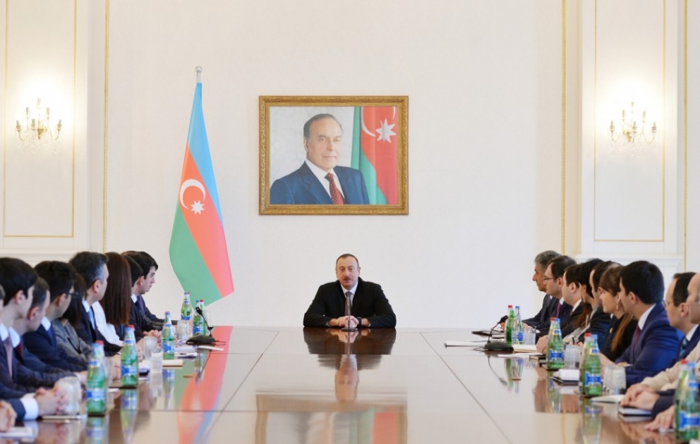 Президент Азербайджана Ильхам Алиев встретился с группой молодежи страны