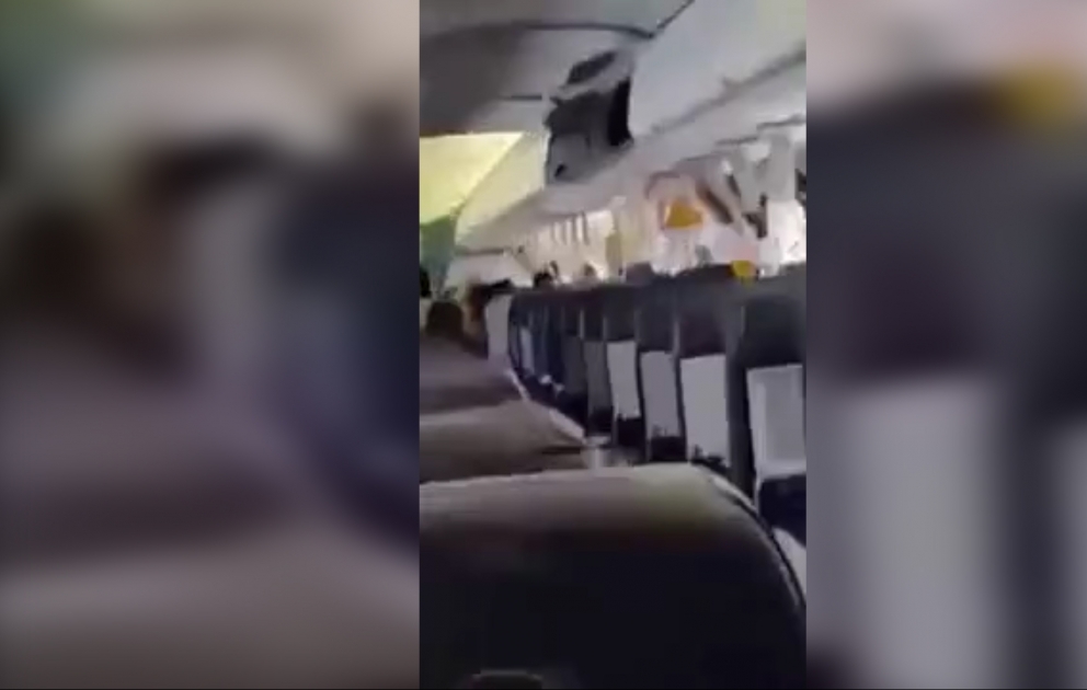 Somali üzərində baş verən partlayışdan sonra "A321" təyyarəsi göyərtəsində dəliklə uçdu