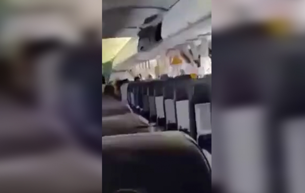 На борту летевшего из Сомали пассажирского самолета произошел взрыв