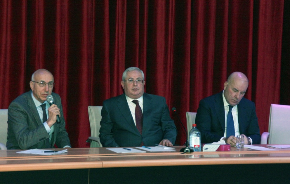 Elman Rüstəmov Neftçalada rayon ictimaiyyətinin nümayəndələri ilə görüşüb