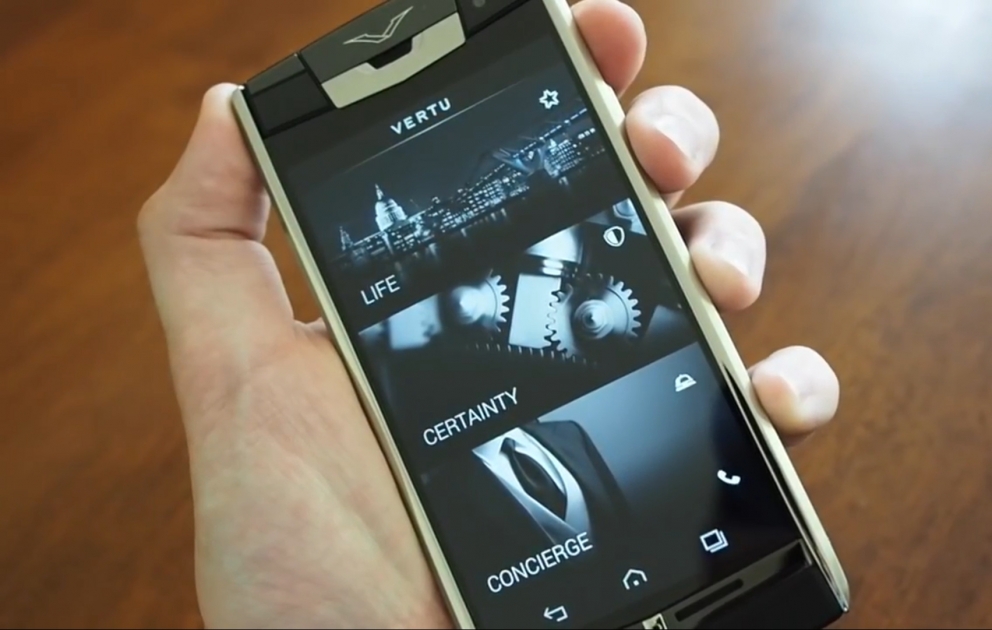 Vertu выпустил смартфон совместно с Bentley